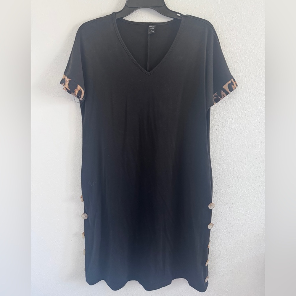 Emery Rose Black V- neck tunic top leopard  trim bottom size XS